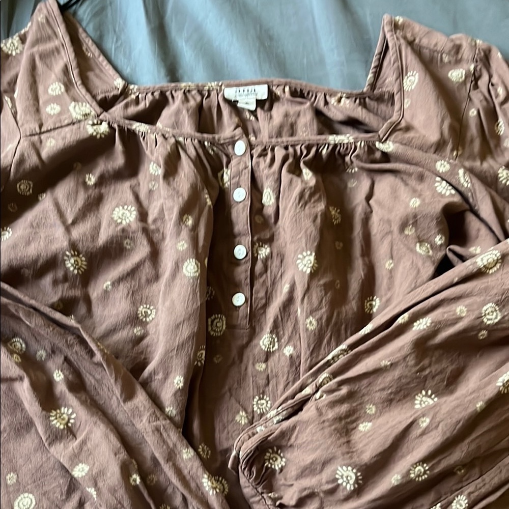 a.n.a Brown and White Puff Sleeve Blouse